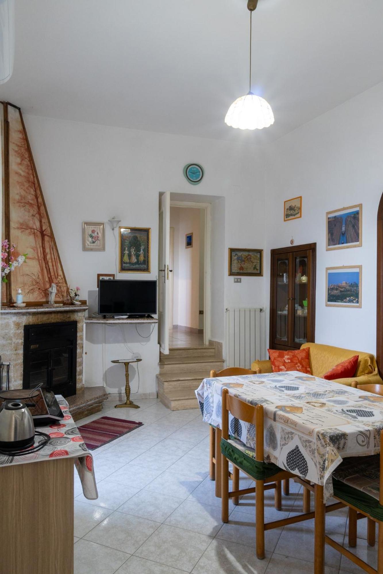 Appartamento per Turisti Mesovia Santa Severina Esterno foto